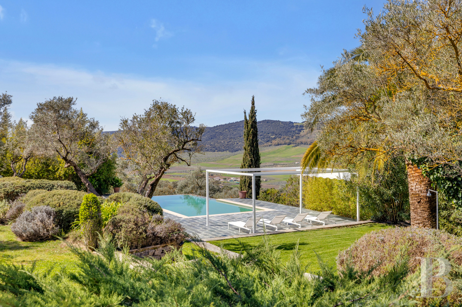 Au sud de l’Espagne, près de Ronda, une villa d’architecte au cœur des terres andalouses - photo  n°3